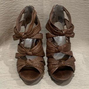 Kenneth Cole Brown Wedges sz 7.5 “Why Knot  SN”